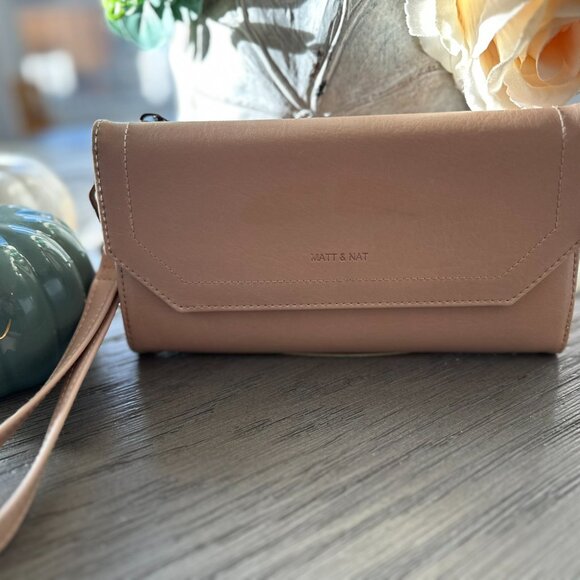 NEW WITHOUT TAGS  MATT & NAT - MION FRAPPE WALLET/WRISTLET - Picture 2 of 5